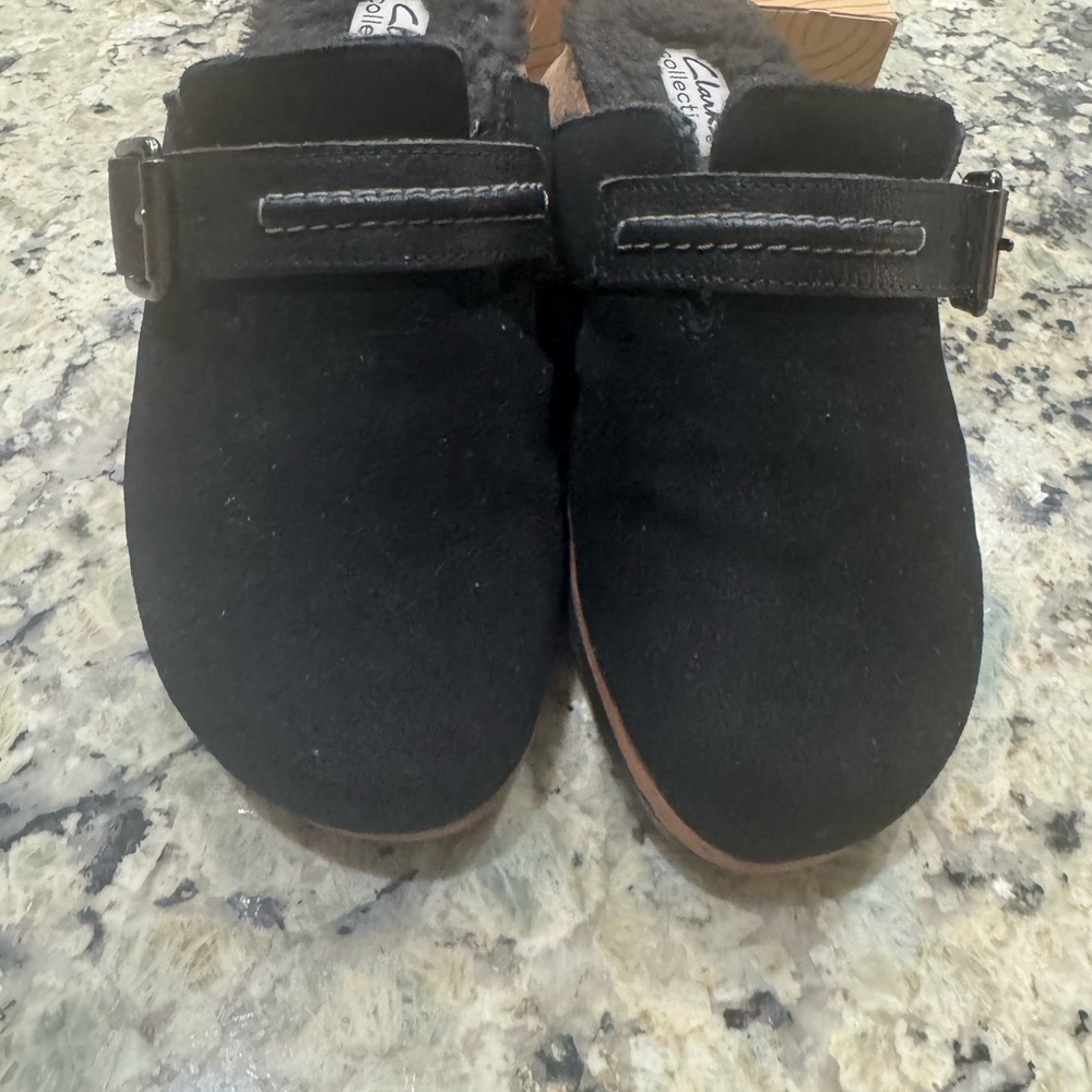 Great used condition Clarks Black Suede Casual Clogs SZ 6.5